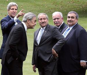 Kerry se reunió ayer en París con los cancilleres de Arabia Saudita, Jordania, Irak y de la Autoridad Palestina. Foto: AFP 